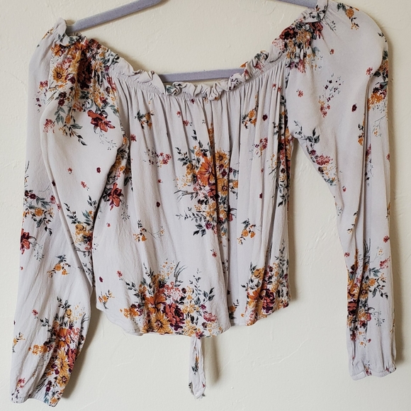 🌸🌼 On/off shoulder blouse 🌼🌸 - Picture 2 of 2